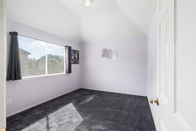 Building Photo - 510 Crestwater Ct