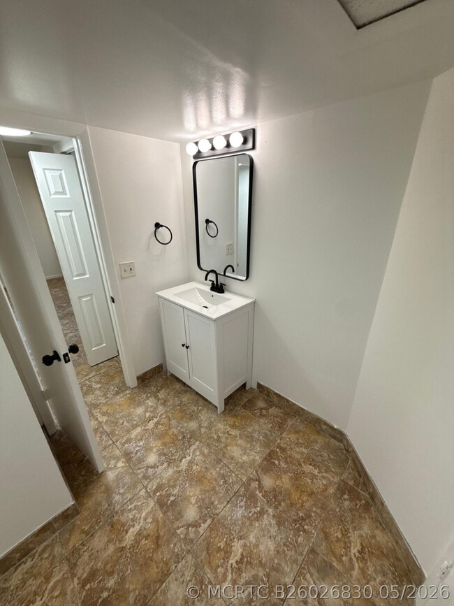 Building Photo - 2851 N Oakland Forest Dr