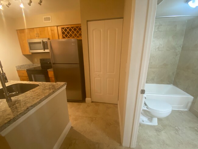 Building Photo - 2861 N Oakland Forest Dr