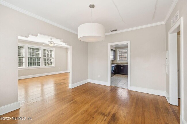 Building Photo - 2822 Herschel St