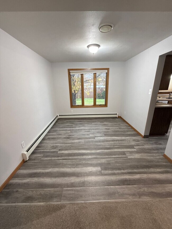 Building Photo - 1021 5th Ave SW