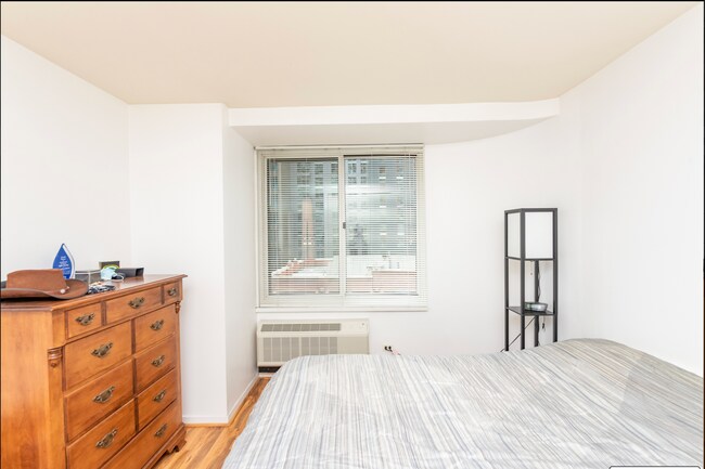 Building Photo - 211 E Ohio St