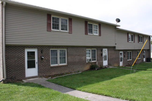 4 Unit building - 505 E Spiller St