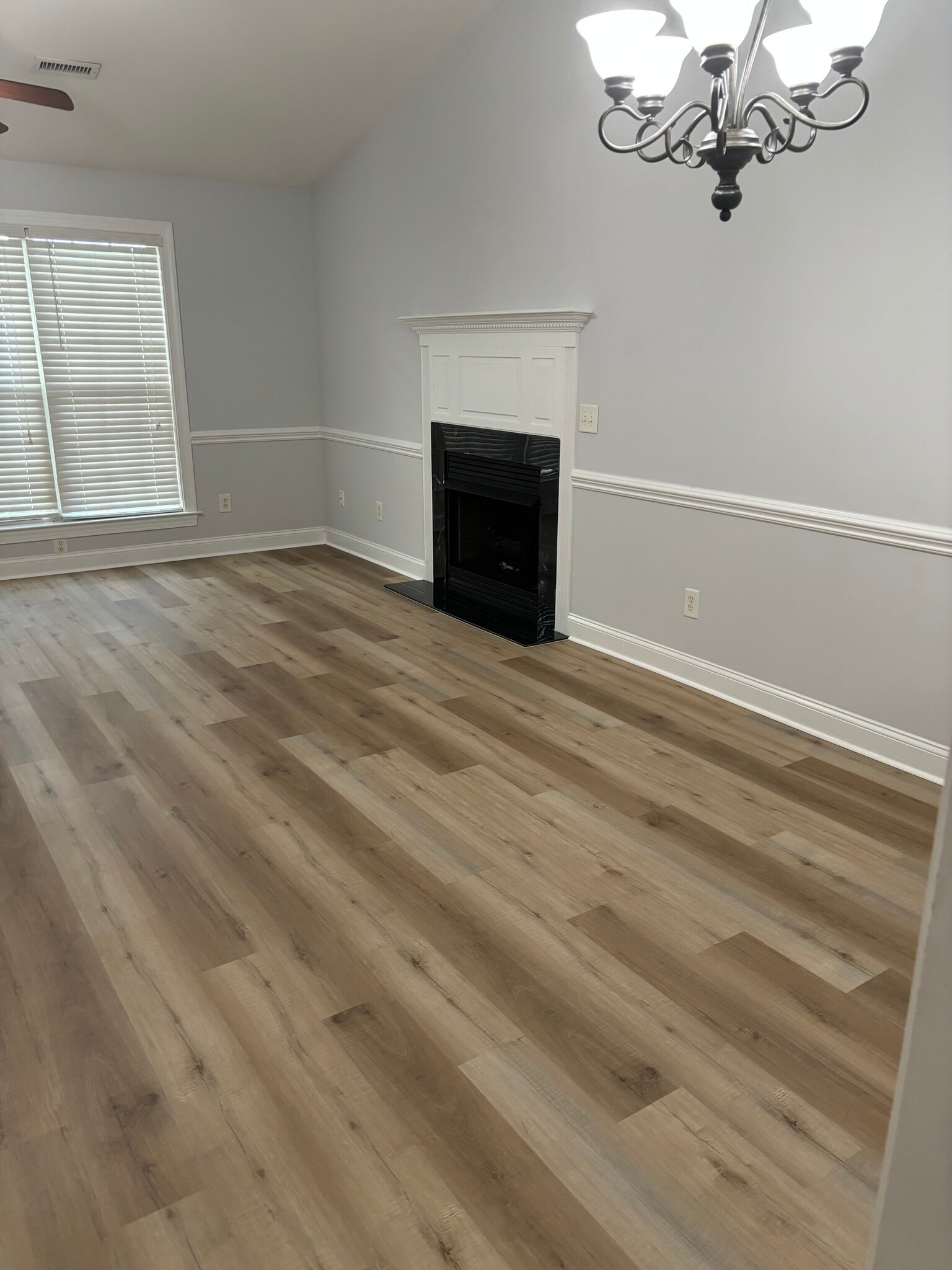 Building Photo - 2049 Briarwood Dr