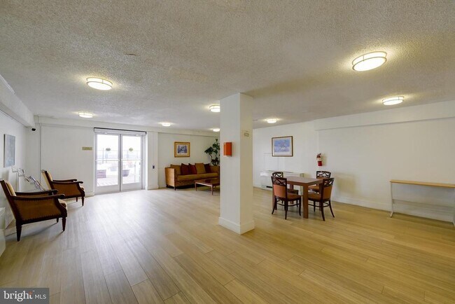 Building Photo - 4515 Willard Ave