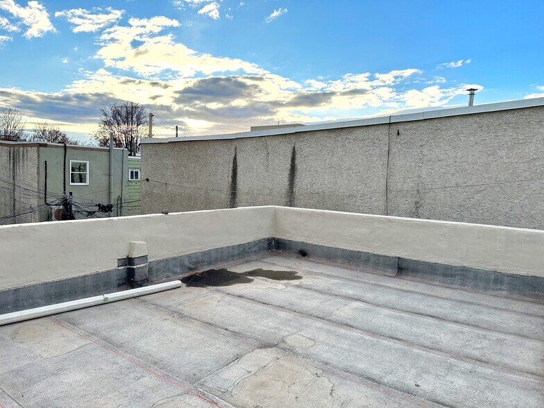 Building Photo - 1814 S 13th St