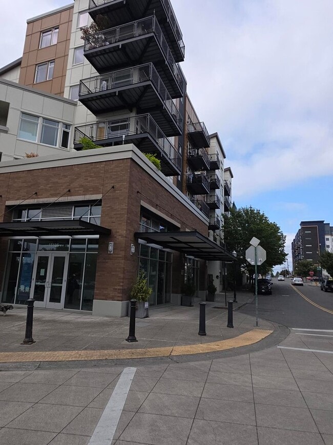 Building Photo - 15100 6th Ave SW
