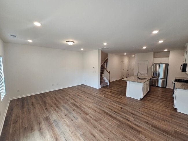 Building Photo - Beautiful Townhome in Concord! Great schools!