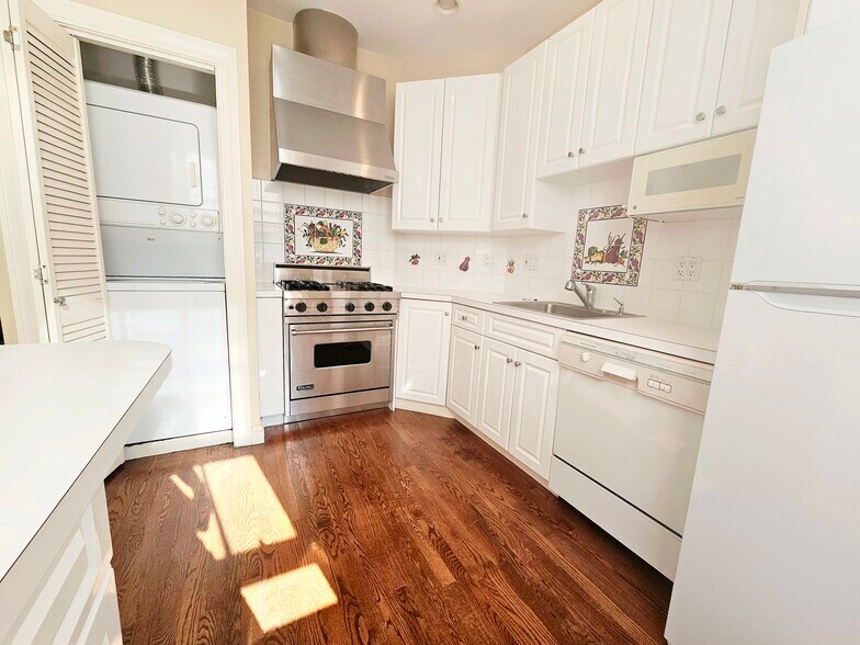 Primary Photo - 141 Beaconsfield Rd