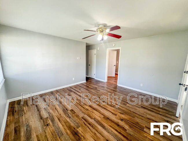 Building Photo - 1305 Robin St