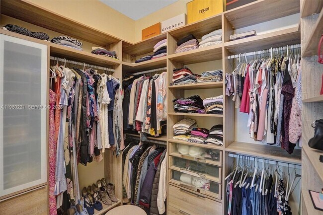 Building Photo - 1529 Shoreline Way