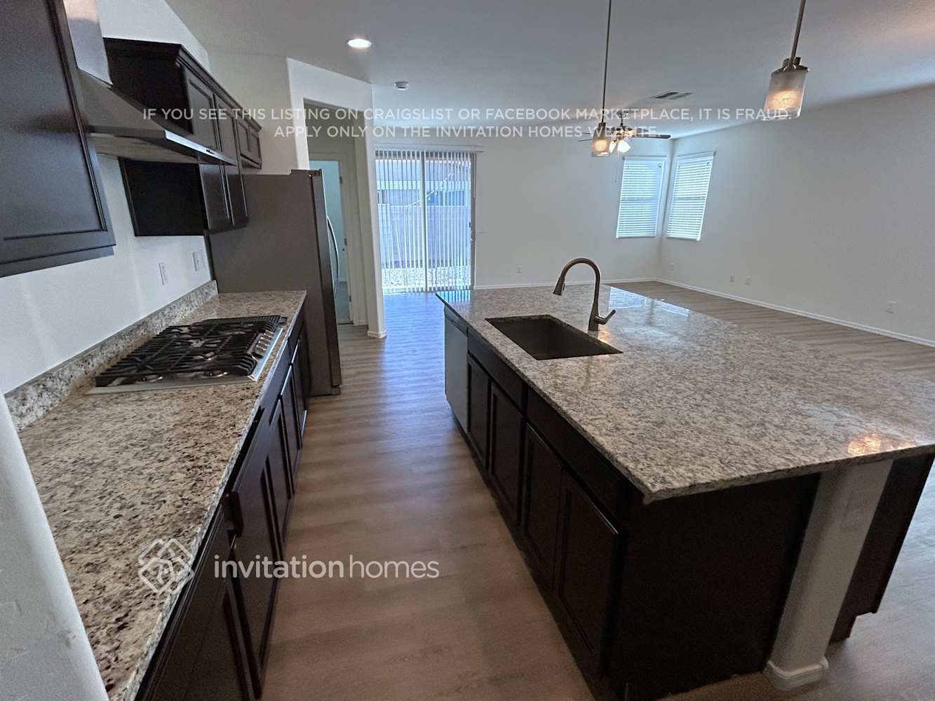 Building Photo - 8030 W Paradise Dr