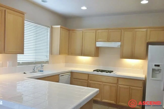Building Photo - Charming 4-Bedroom, 2.5-Bath Home in 93311 – Gardener Included!