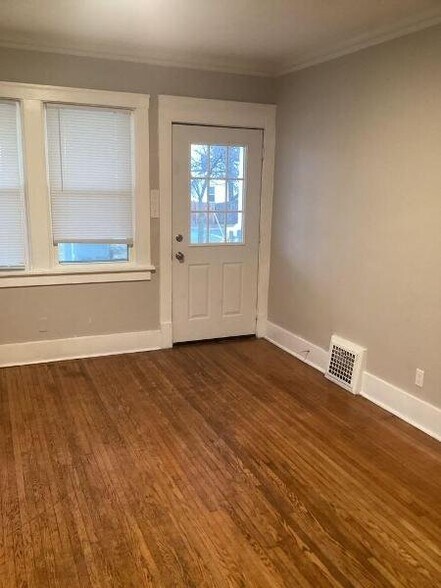 Building Photo - 703 W Hanssler Pl