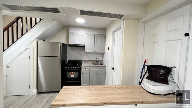 Building Photo - MILLER AVENUE