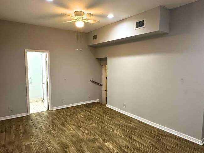 Building Photo - 432 NW 15th Ave