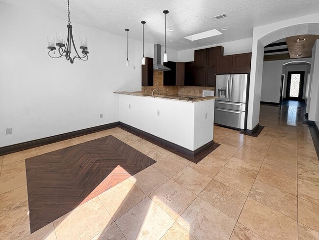 Building Photo - 1611 W Camino Del Arco