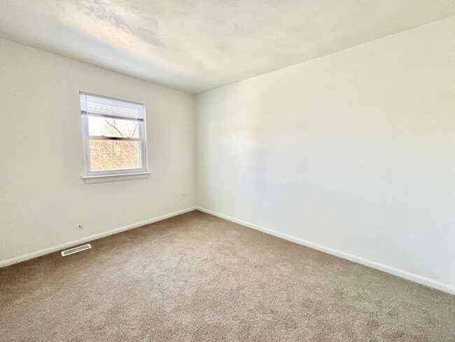 Building Photo - Cozy Townhome in Virginia Beach