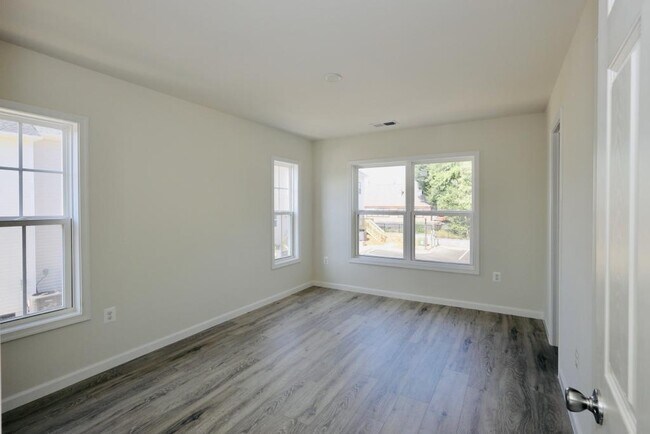 Building Photo - 809 S Cameron St
