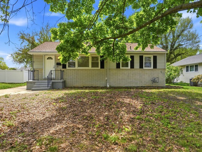 Building Photo - Fully Renovated Rental with Designer Kitchen, Modern Bath & Bonus Spaces – Stratford, NJ