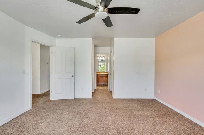 Building Photo - 93 River View Dr