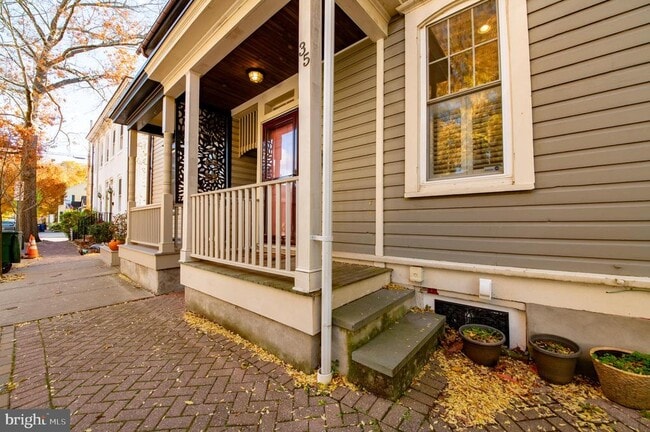 Building Photo - 35 Delaware Ave