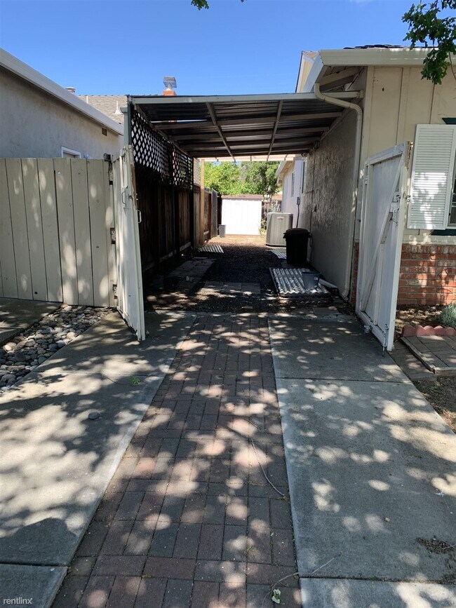 Building Photo - 4 br, 2 bath House - 1537 Heartwood Drive