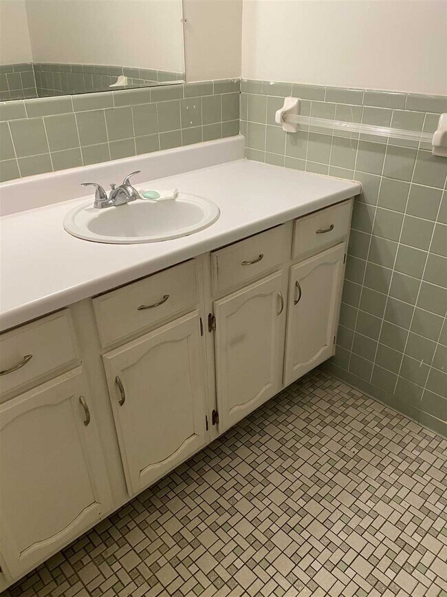 Building Photo - 139 Rombout Ave