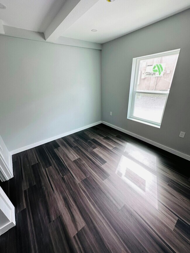 Building Photo - 609 Sealy Ave