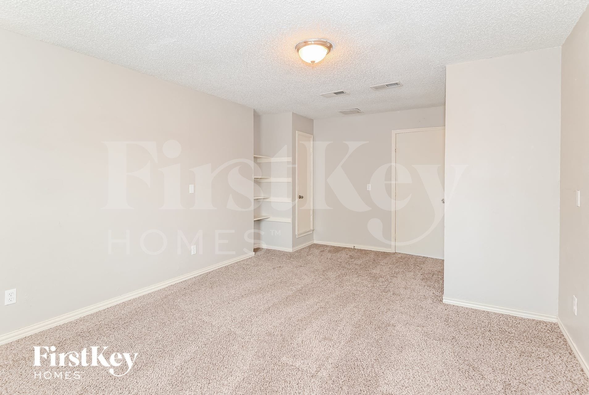 Building Photo - 302 Apache Dr