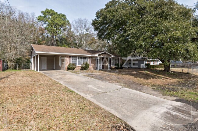 Building Photo - Beautiful 3 Bedroom/1 Bathroom Home in Mobile!