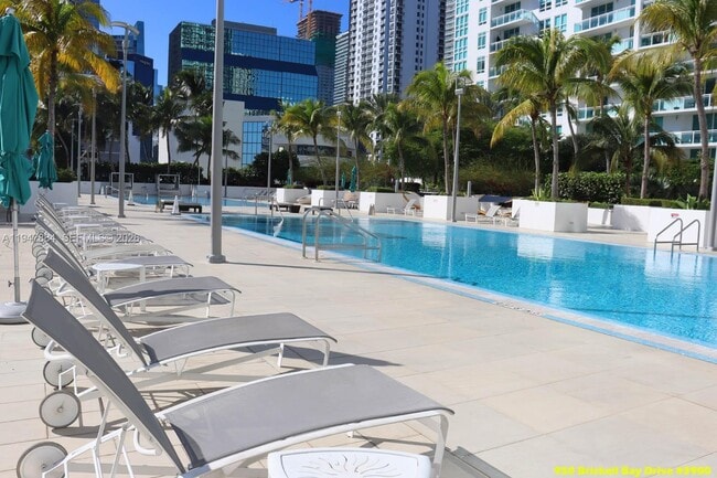 Building Photo - 950 Brickell Bay Dr