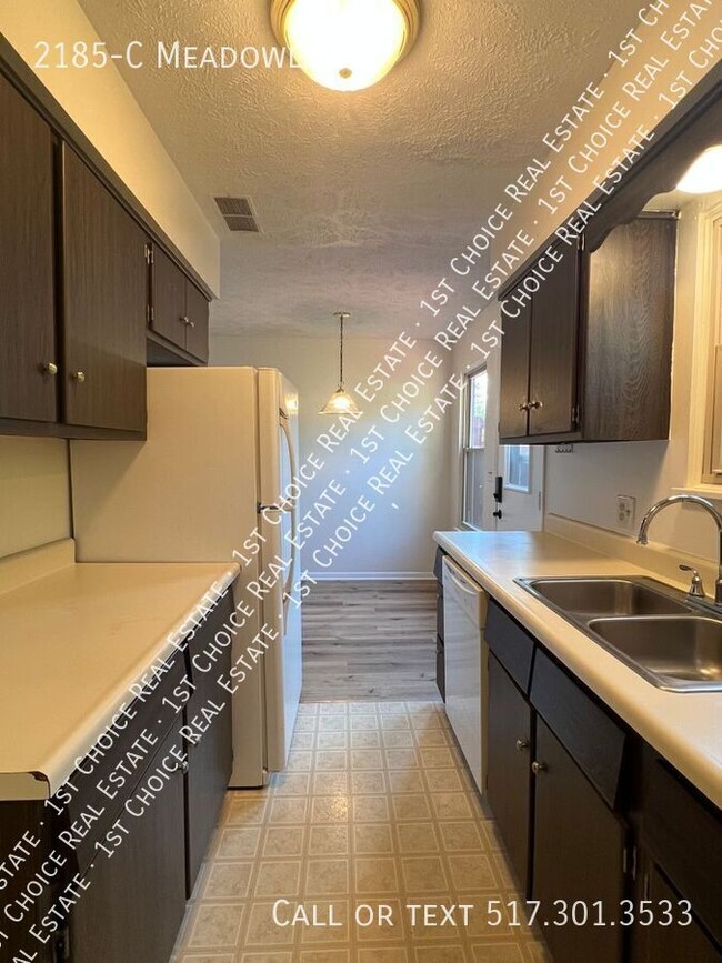 Building Photo - 2185-C Meadowlawn-