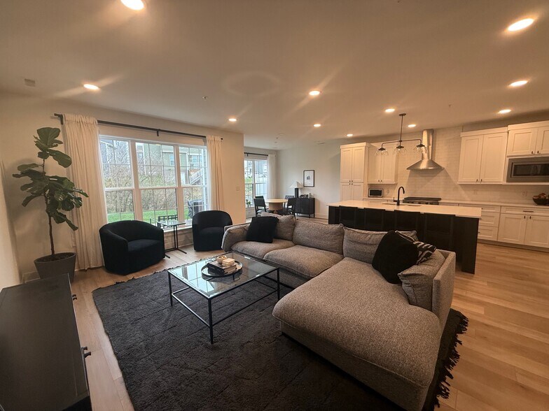 Building Photo - 245 Limehouse Rd