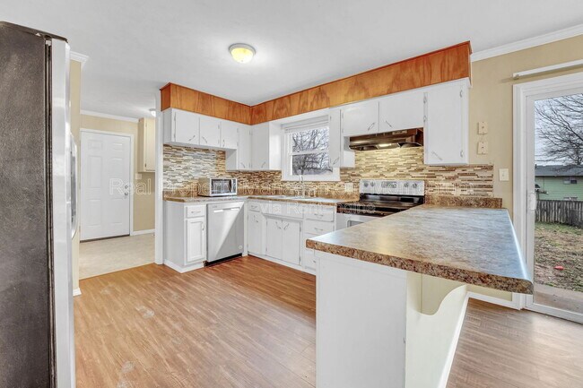 Building Photo - 603 E Greenwood St