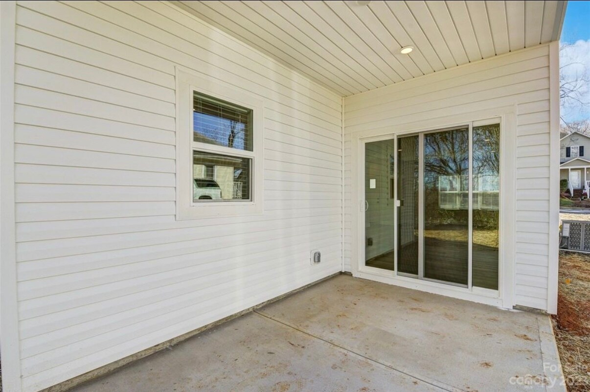 Building Photo - 39 Hawthorne St SW