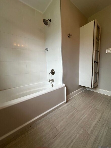 Building Photo - 376 Croydon Ave