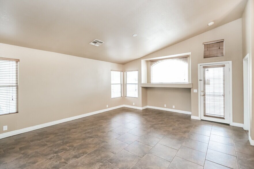 Building Photo - 2231 N 89th Ave