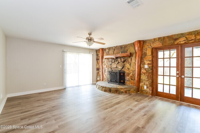 Building Photo - 7405 Calmoso Ave