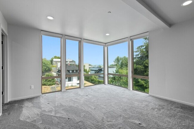 Building Photo - Stunning Ultra-Modern Capitol Hill View Home with Air Conditioning
