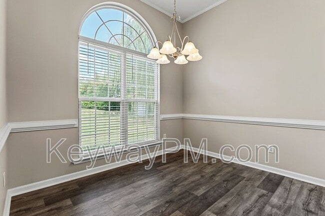 Building Photo - 219 Rainbow Falls