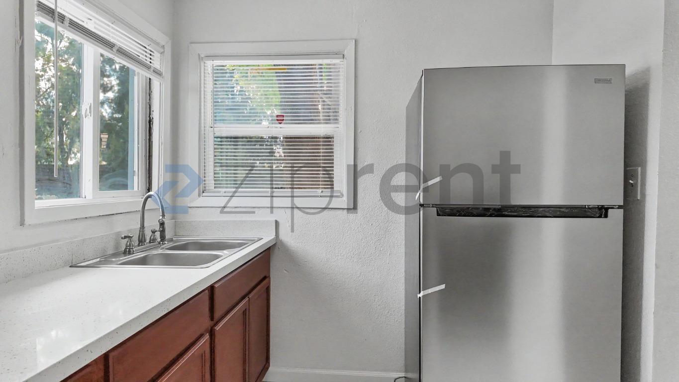 Building Photo - Unit