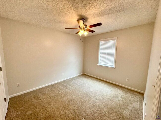 Building Photo - 308 Strawbridge Ln