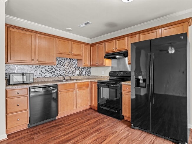 Building Photo - Boyington Place End Unit