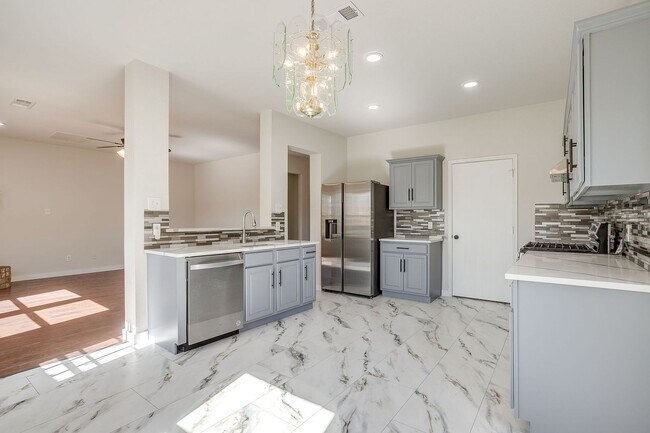 Building Photo - Spacious 4 Bed- 2.5 Bath Rental in the Desirable Remington Point- Eagle Mountain Saginaw ISD- 76179