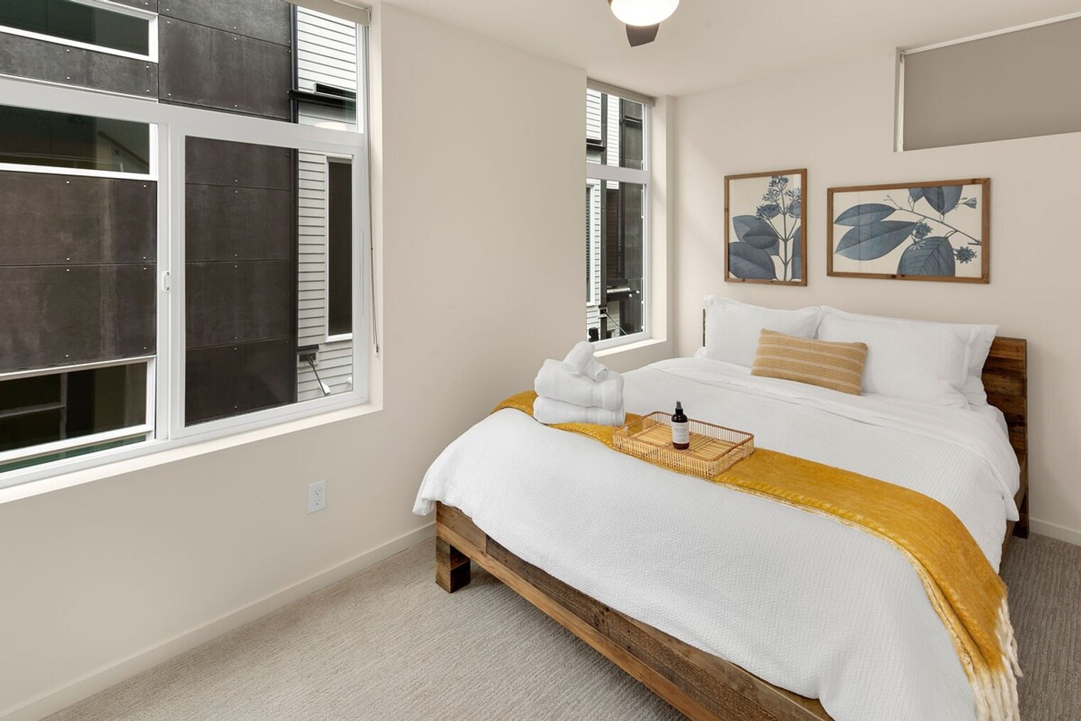 Building Photo - 319 Malden Ave E