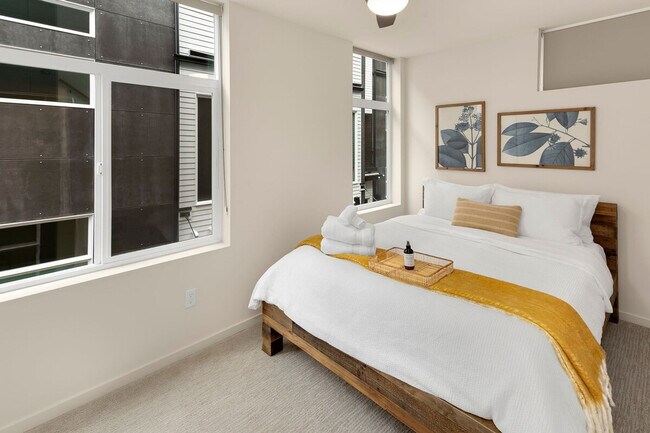 Building Photo - 319 Malden Ave E