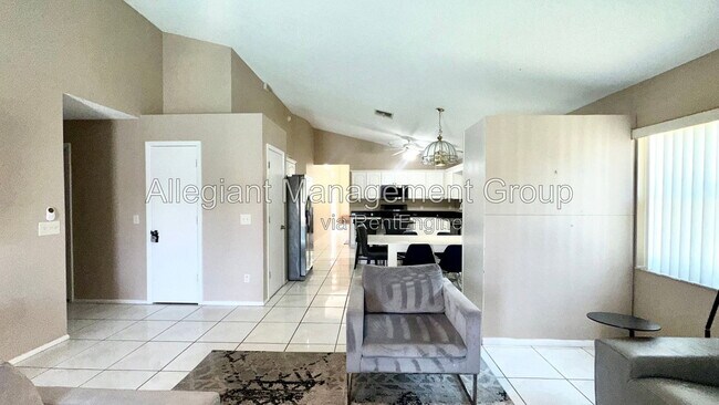 Building Photo - 223 Lake Davenport Estates Dr