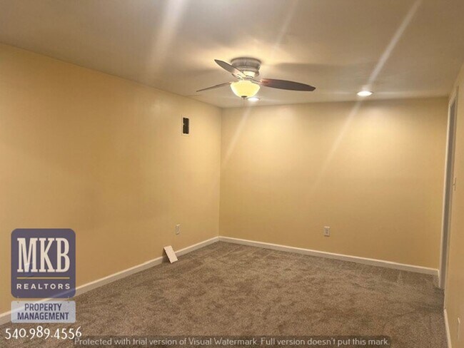 Building Photo - 4 Bedroom 2 Bath in Monterey Neighborhood