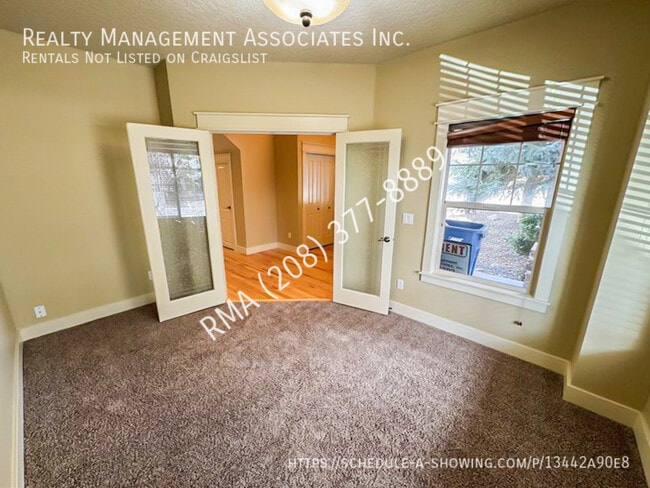 Building Photo - 919 E Boise Ave